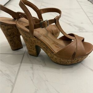 American Rag. Sz 7. Heels. Sandals platform.
